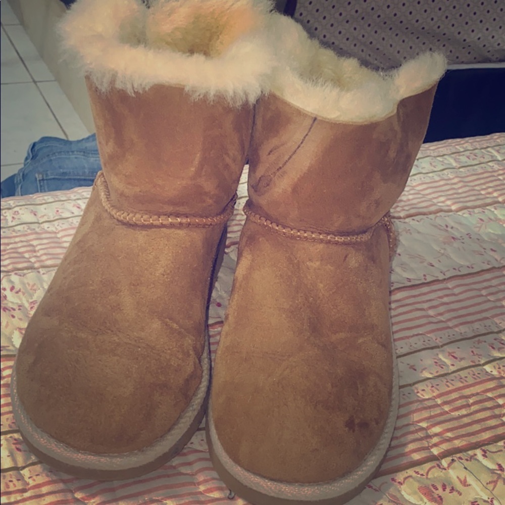 UGG BOOTS